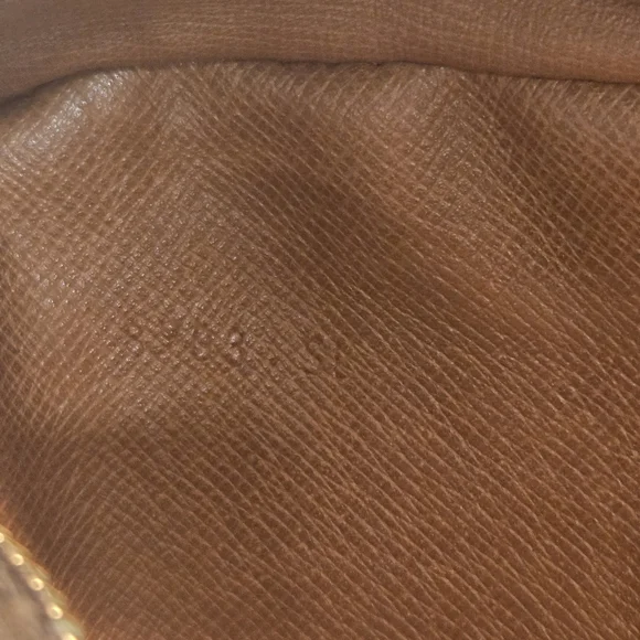 Louis Vuitton Purse Monogram - Picture 17 of 17